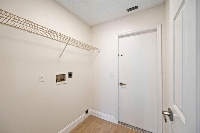 Building Photo - 320 Wisteria Ave NW