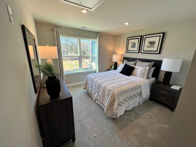 Building Photo - 180 Climbing Ivy Cir