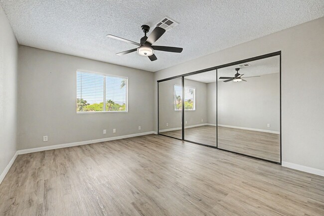 Building Photo - 2 Bedroom Condo just off Summerlin Pkwy w/ views of pool