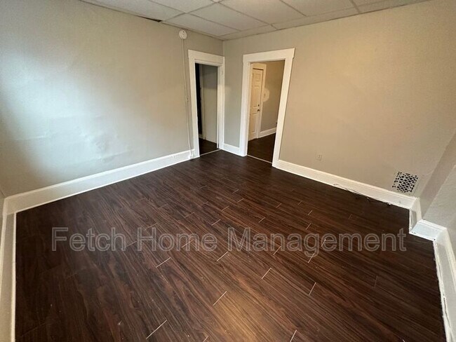 Building Photo - 633 Manor St