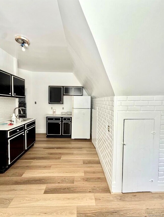 Building Photo - 7 Law St