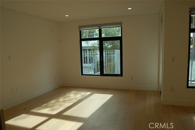 Building Photo - 399 E Del Mar Blvd