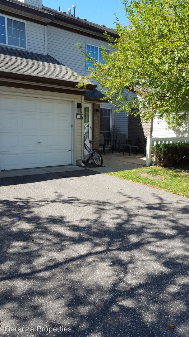 Building Photo - 4047 Wilshire Cir