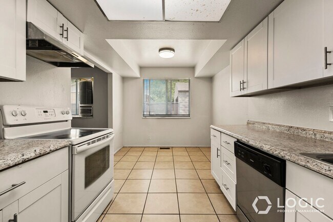 Building Photo - 331 W 170 N