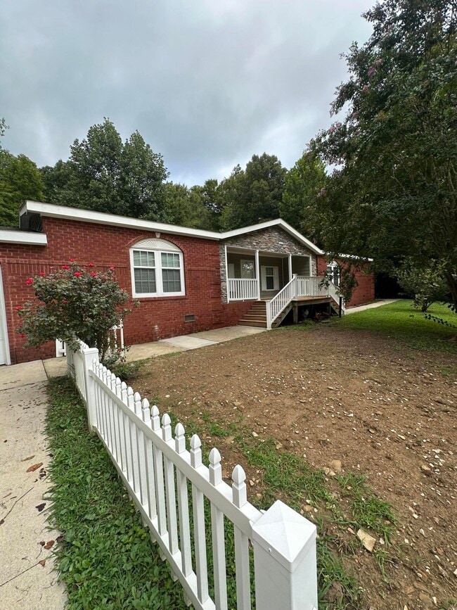 Building Photo - 3011 Ryans Creek Rd