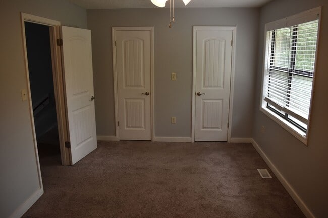 Building Photo - Home Available for Rent