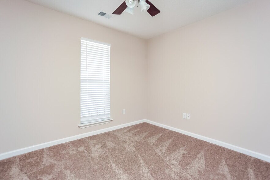 Building Photo - 8035 Park Pike