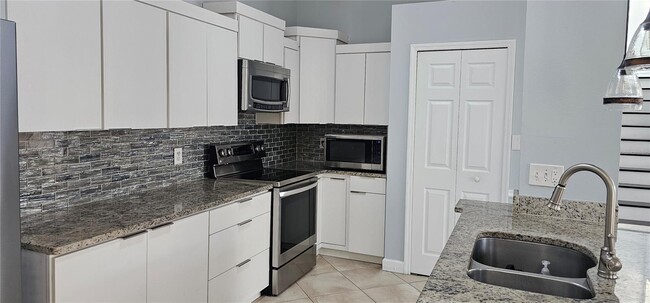 Building Photo - 14321 Mandolin Dr