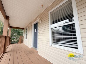 Building Photo - Updated 2 Bedroom in great Fort Walton Beach location!