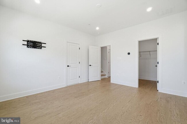 Building Photo - 10235 Dalmatian St