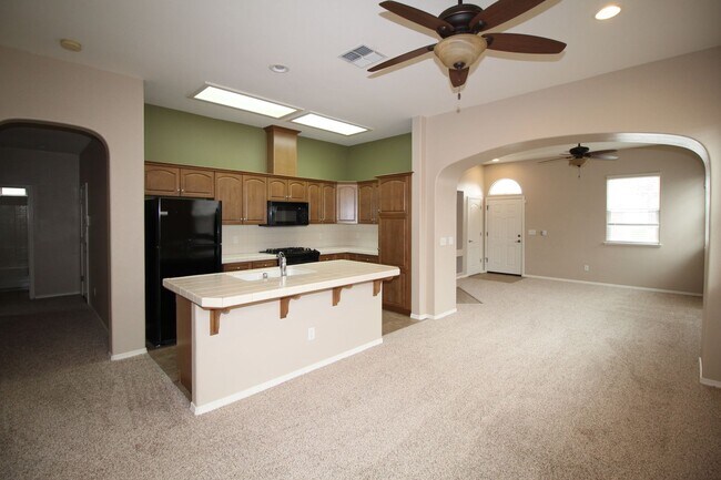 Building Photo - Cute Home in Fig Garden Gated Community.