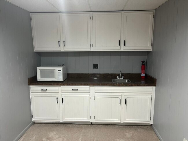 Building Photo - 275 Hickory Ln