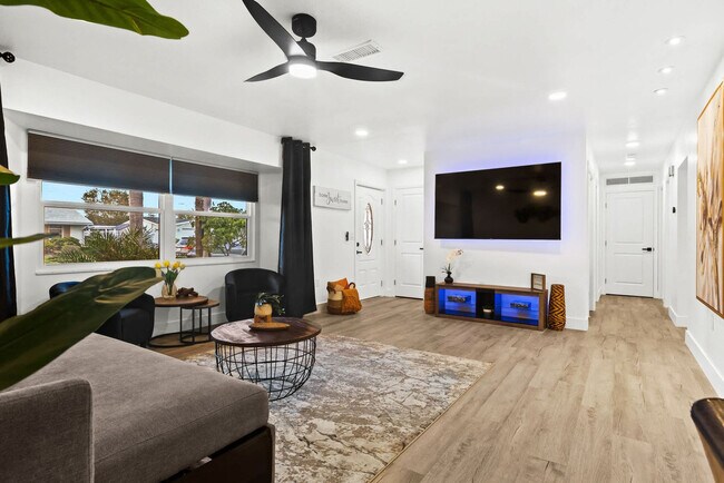 Building Photo - 1311 Cypress Ave