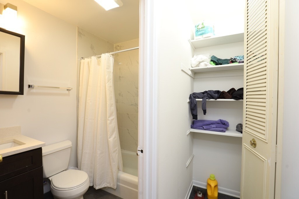 Building Photo - 520 Aldine