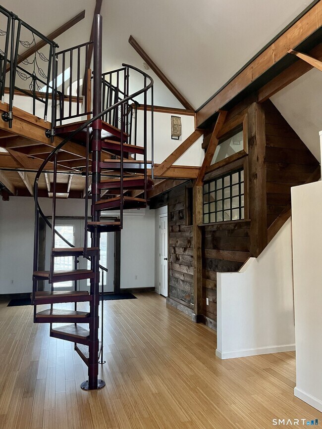 Building Photo - 3 Fox Run