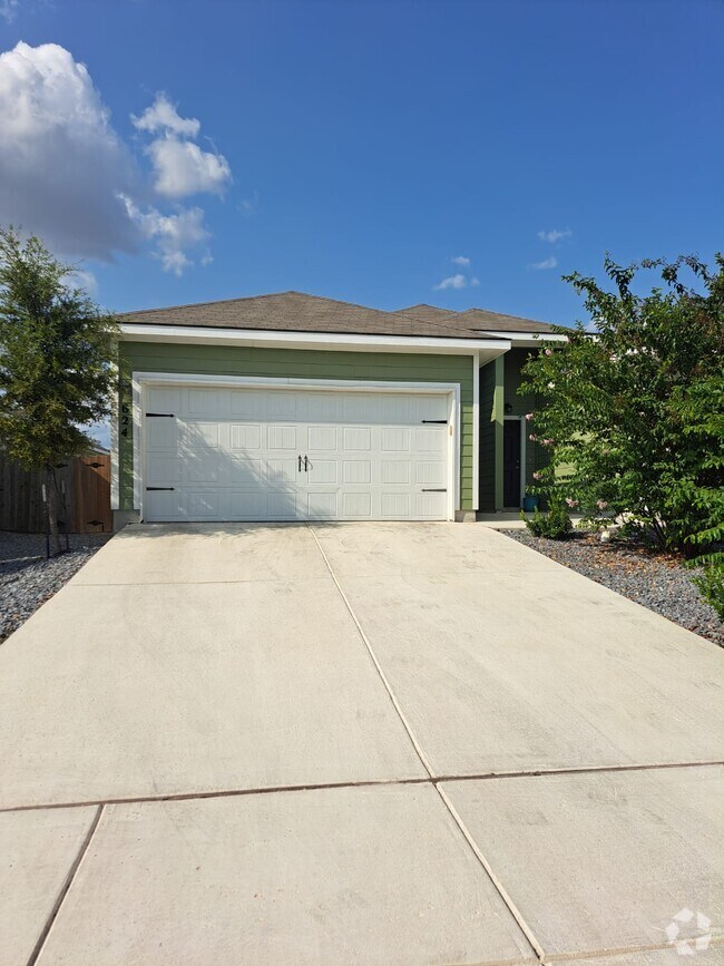 Building Photo - 624-626 Heather Way