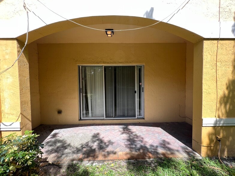 Building Photo - 3530 NW 29th Ct