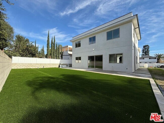 Building Photo - 6717 Sunnyslope Ave