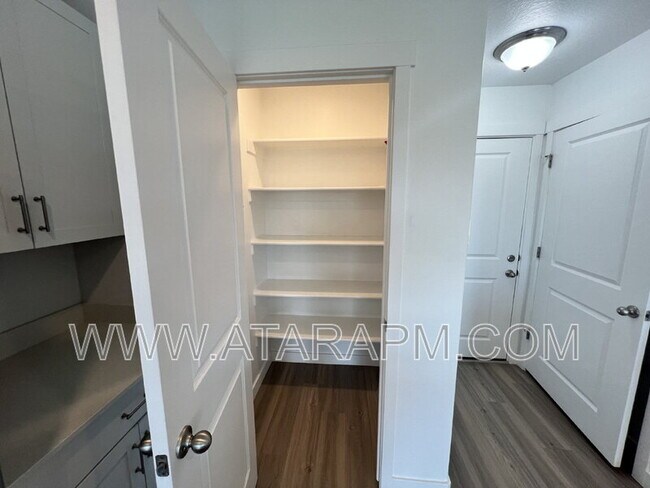Building Photo - 346 Grassland Dr