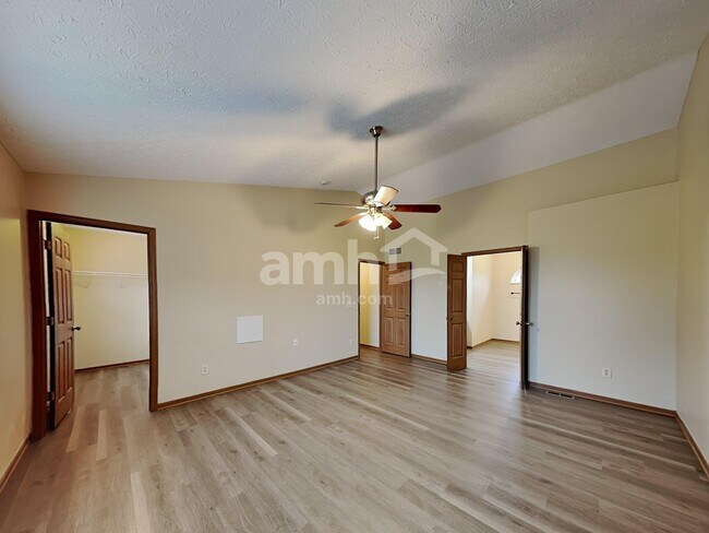 Building Photo - 3725 Lake Mead Dr