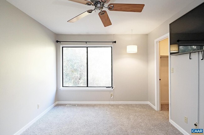 Building Photo - 964 Sutton Ct