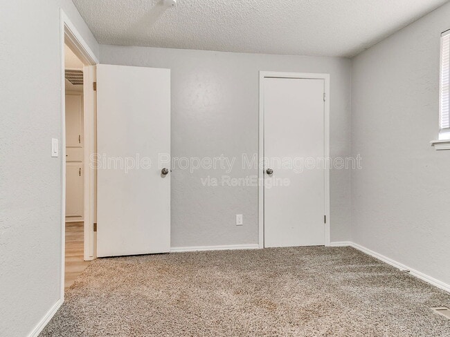 Building Photo - 606 Elmwood Dr