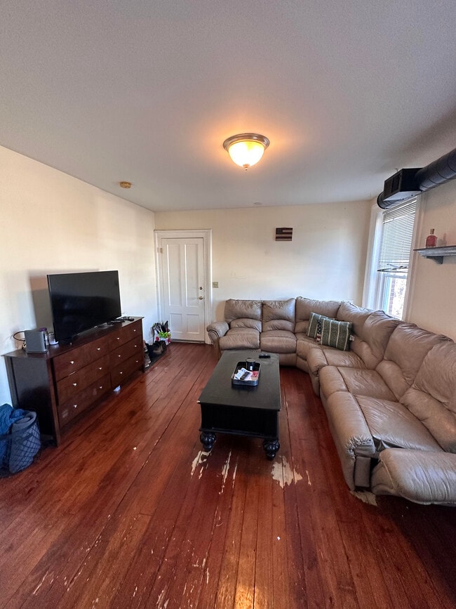 Building Photo - 2975 Whitney Ave