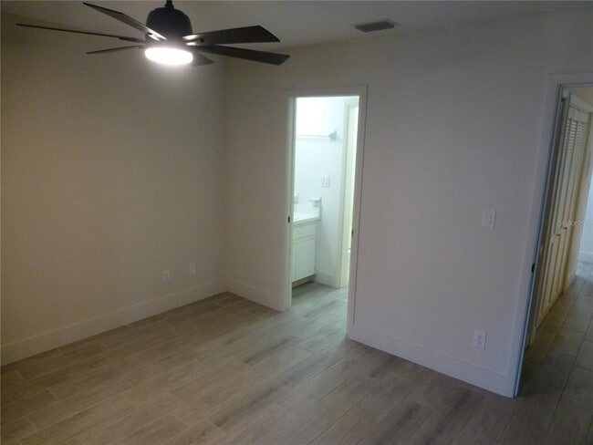 Building Photo - 60 Iris Pl
