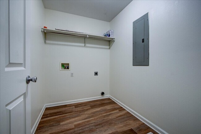 Building Photo - 328 Cain Rd