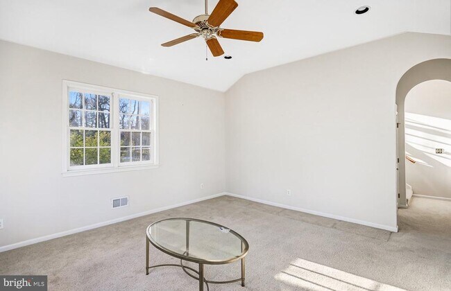 Building Photo - 9232 Forest Haven Dr