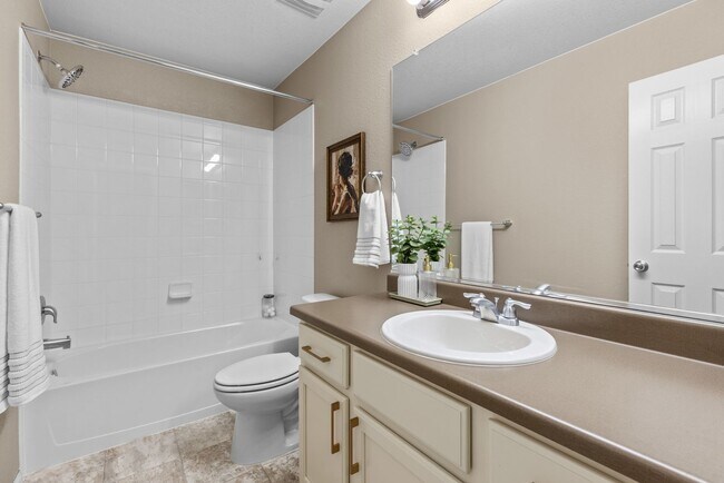 Building Photo - Beautifully Upgraded 3-Bedroom Home in Prairie Village with Finished Basement