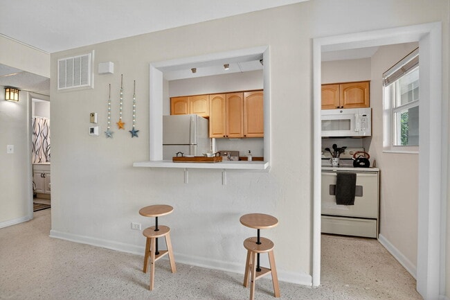 Building Photo - 414 Seasage Dr