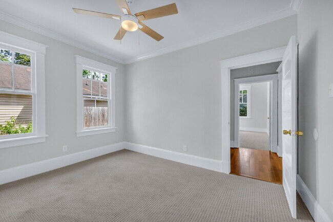 Building Photo - Cozy craftsman bungalow on Seiler Ave