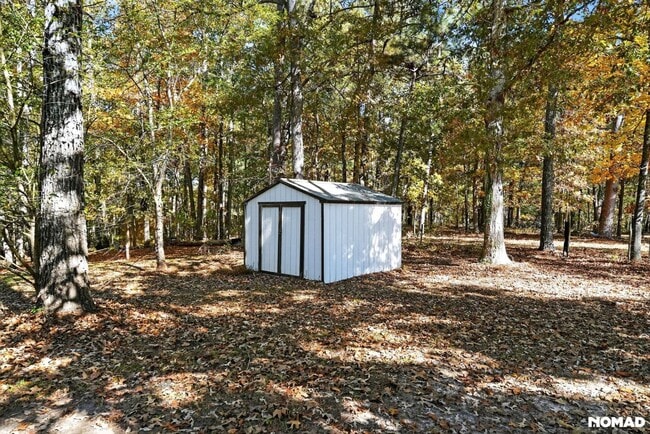 Building Photo - 198 Lakeview Dr