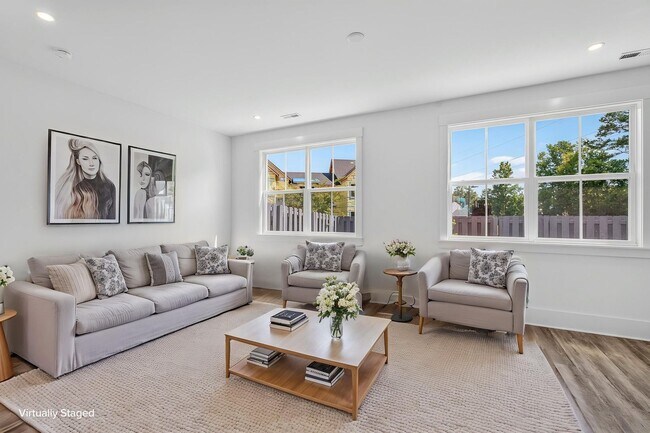 Building Photo - Modern Comfort in the Heart of Johns Island
