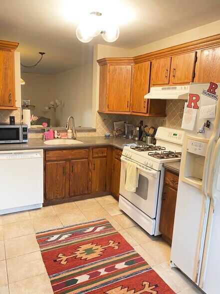 Kitchen - 1313 Juniper Ct