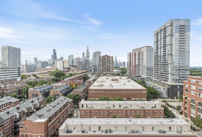 Building Photo - 320 E 21st St