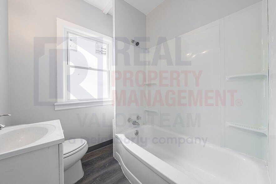 Building Photo - 2040 W 103rd St