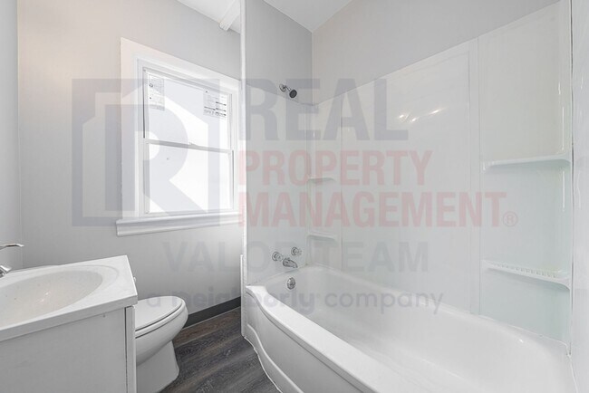 Building Photo - 2040 W 103rd St