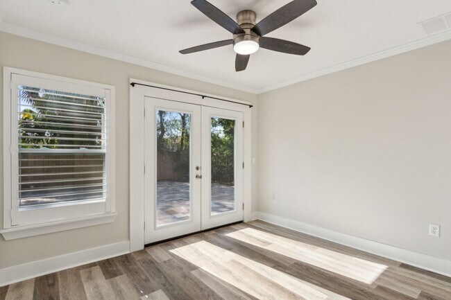 Building Photo - Live the Island Life – Move-In Ready 3 Bed...