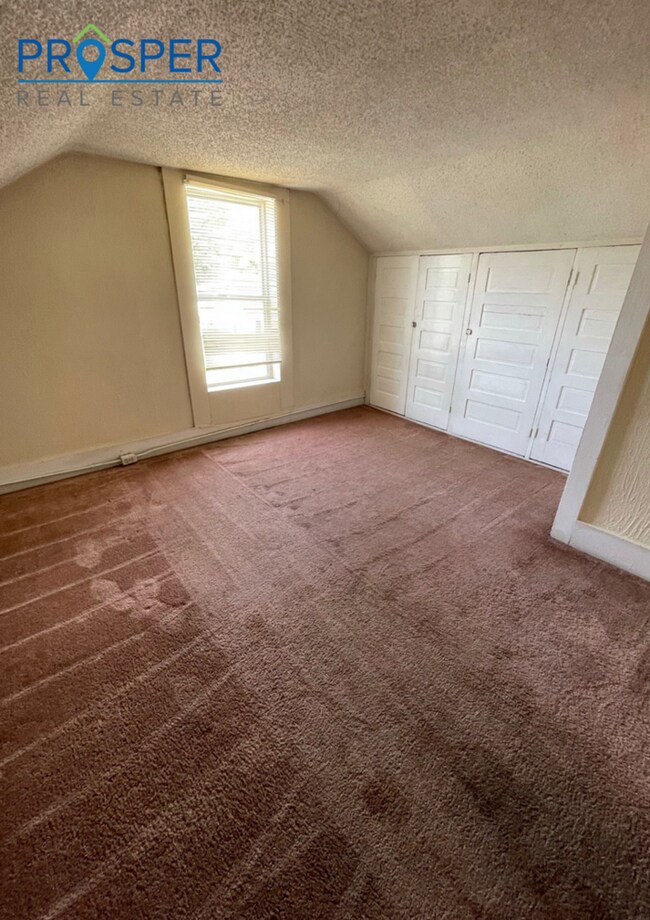 Building Photo - Nice 4-Bedroom House with Extra Office/Study Space Located Near Water Street - Available June 2026