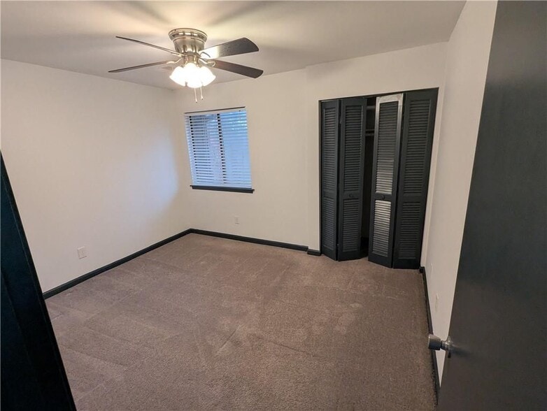 Building Photo - 232 Toweridge Dr SW