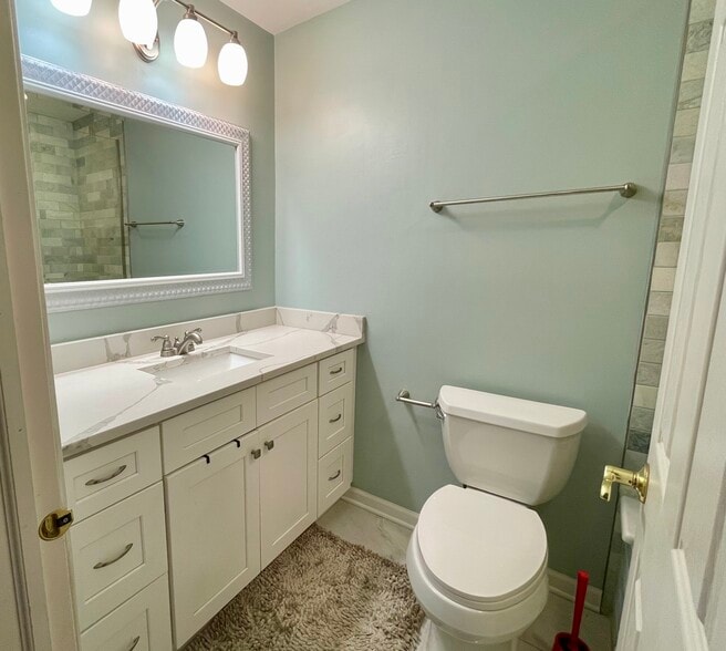 Master bathroom - 1850 Middlebury Dr