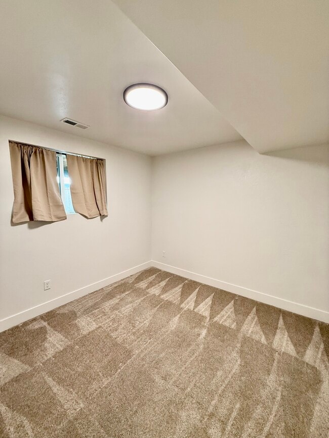 Building Photo - 11152 S Lyndbrook Way