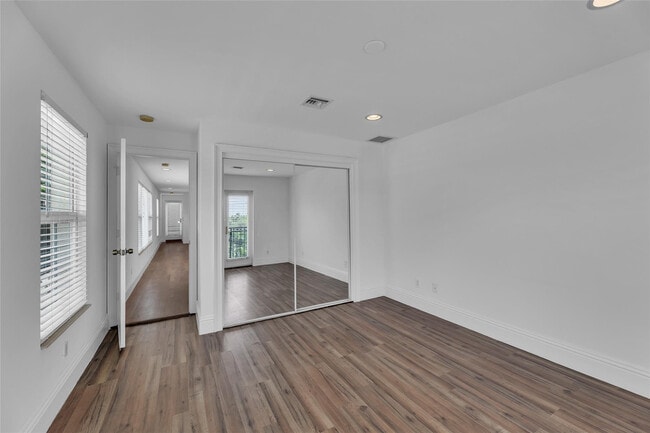 Building Photo - 416 SW 11th St