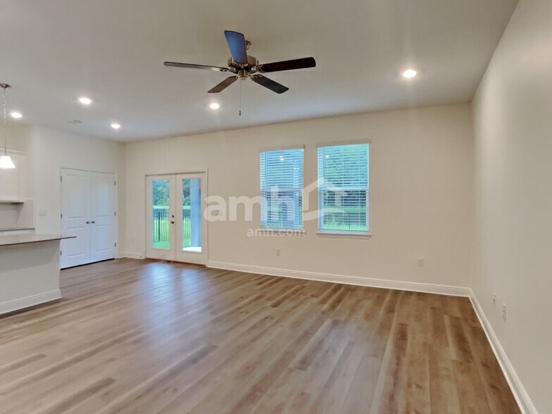 Building Photo - 27143 St Andrews Ave