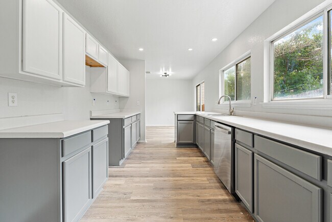 Building Photo - Westover View