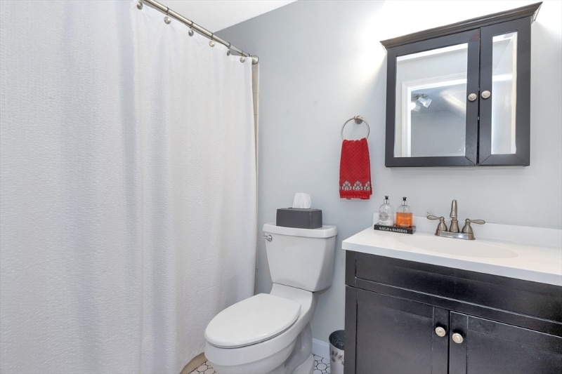 Building Photo - 395 Donohue Rd