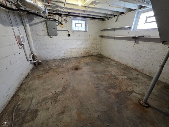 Building Photo - 21 S Spencer Ave