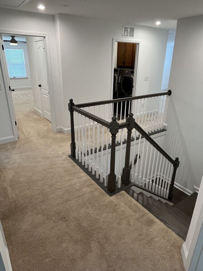 Building Photo - Spacious 5 Bed home in Stallings